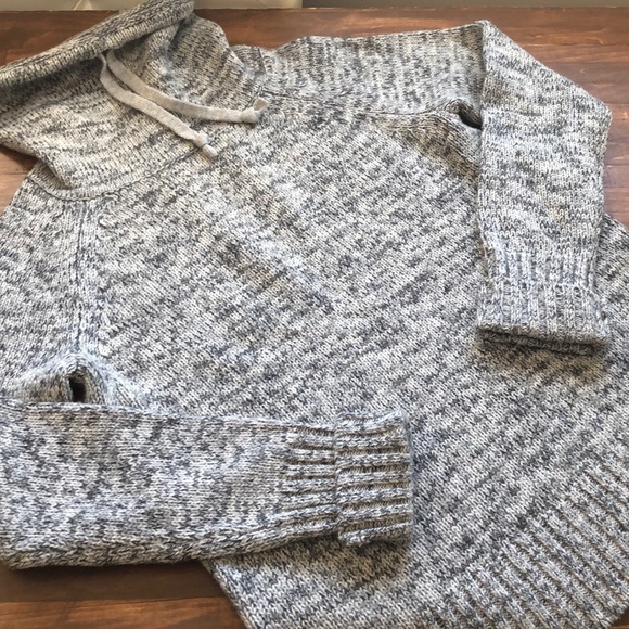 Athleta Traverse City merino wool cowl neck sweater in a marled gray color - Picture 5 of 12
